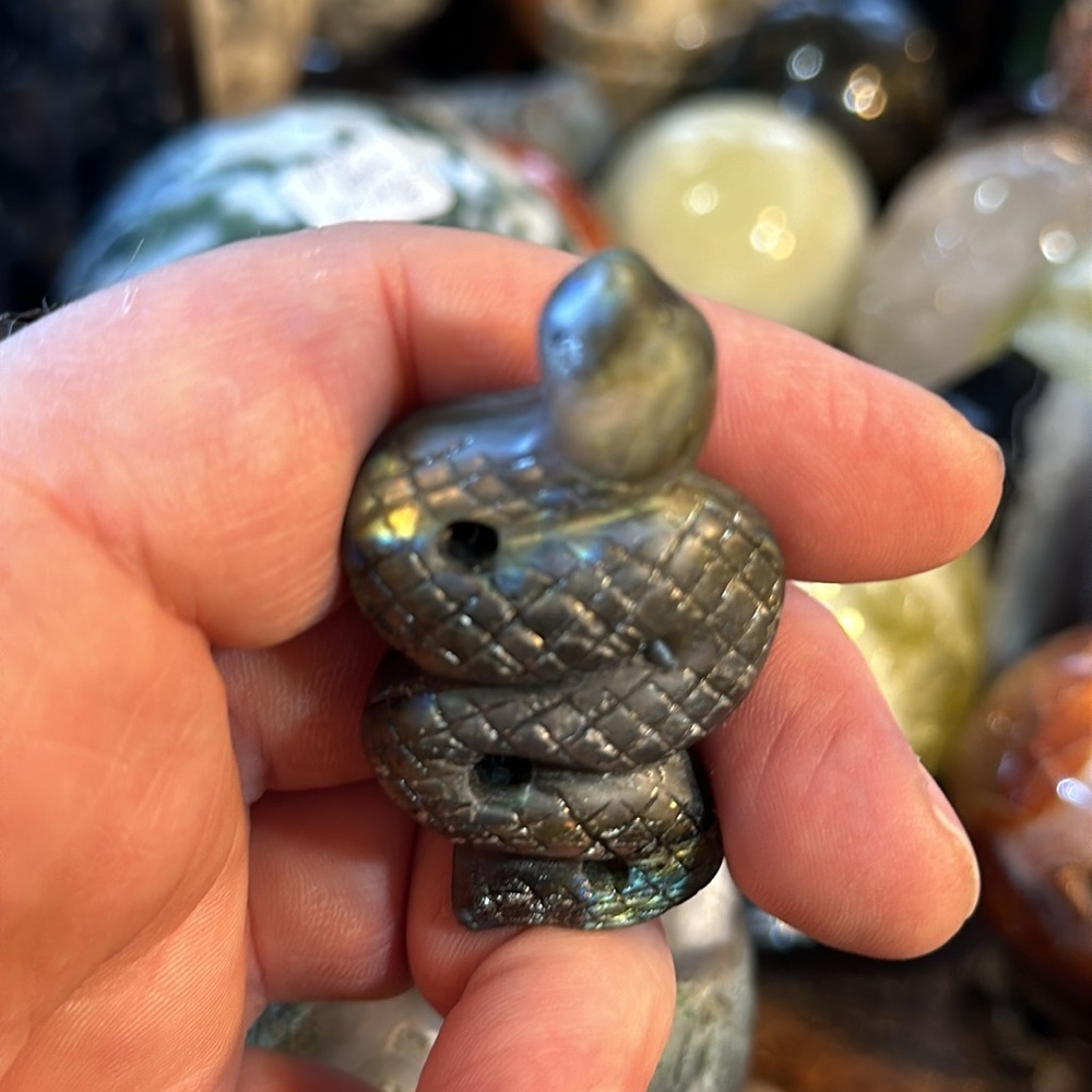 🌸SALE🌸 Labradorite Snake Carving! - Picture 4 of 4